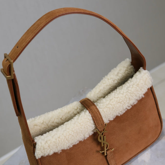 LE 5 À 7 SHOULDER BAG 25 IN BROWNIE SUEDE AND WHITE SHEARLING TRIM