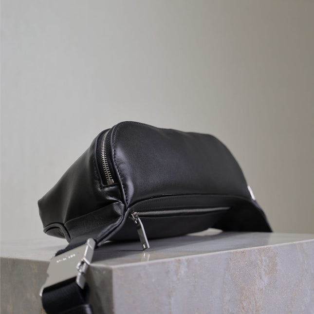 CLASSIC CROSSBODY BAG 26 IN BLACK LAMBSKIN