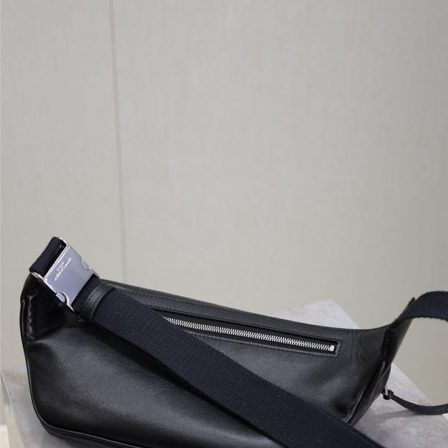 CLASSIC CROSSBODY BAG 26 IN BLACK LAMBSKIN