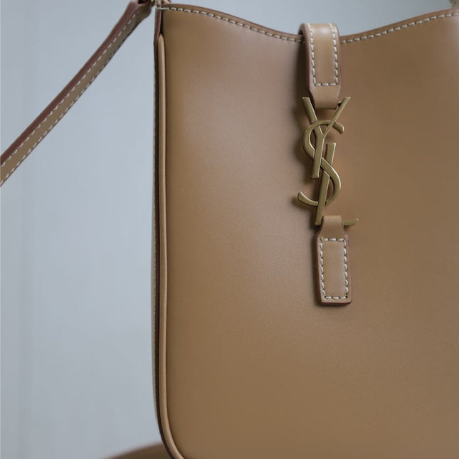 LE 5 À 7 PHONE BAG 18 IN CIDER BROWN CALFSKIN
