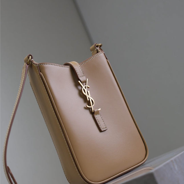 LE 5 À 7 PHONE BAG 18 IN CIDER BROWN CALFSKIN