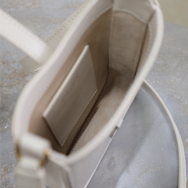 LE 5 À 7 PHONE BAG 18 IN WHITE CALFSKIN