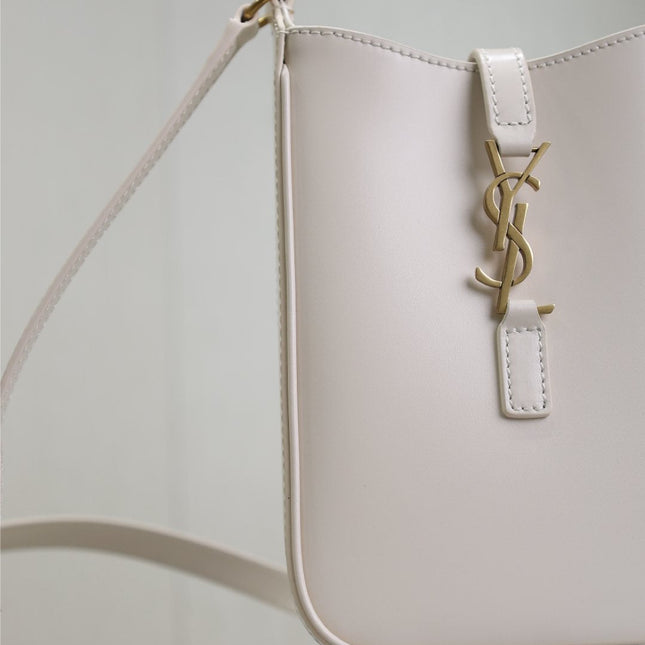 LE 5 À 7 PHONE BAG 18 IN WHITE CALFSKIN