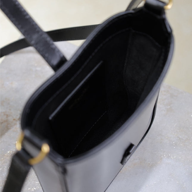 LE 5 À 7 PHONE BAG 18 IN BLACK CALFSKIN