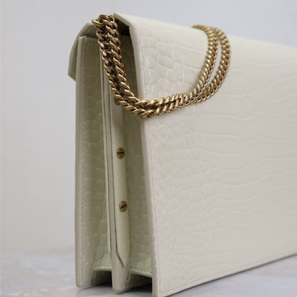 CASSANDRA CHAIN BAG 22 IN WHITE CROCODILE PATTERN CALFSKIN GOLD HARDWARE