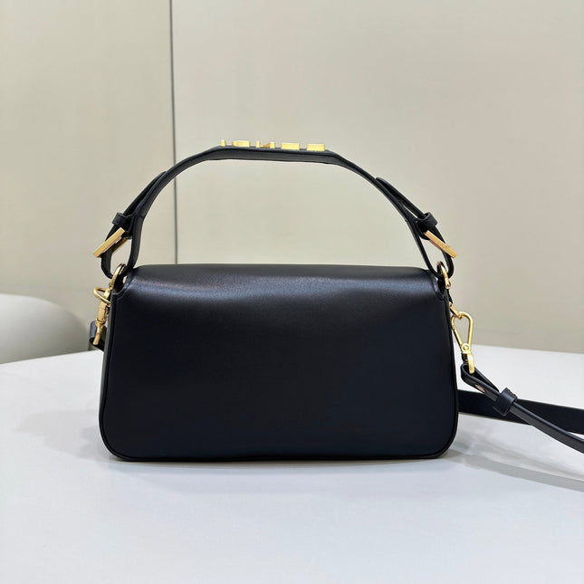 BAGUETTE 27 IN BLACK SMOOTH CALFSKIN GOLD HARDWARE