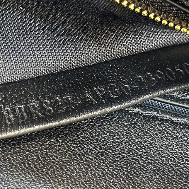 BAGUETTE 27 IN BLACK SMOOTH CALFSKIN GOLD HARDWARE