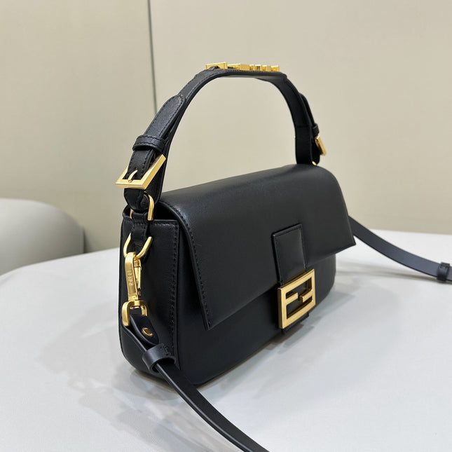 BAGUETTE 27 IN BLACK SMOOTH CALFSKIN GOLD HARDWARE