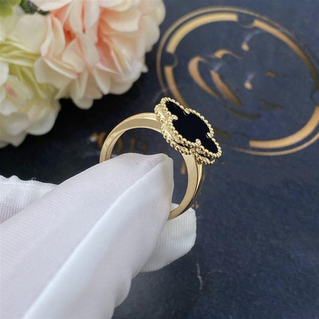 CLOVER ONYX RING