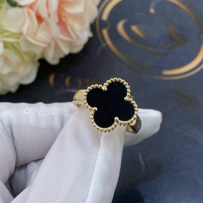 CLOVER ONYX RING